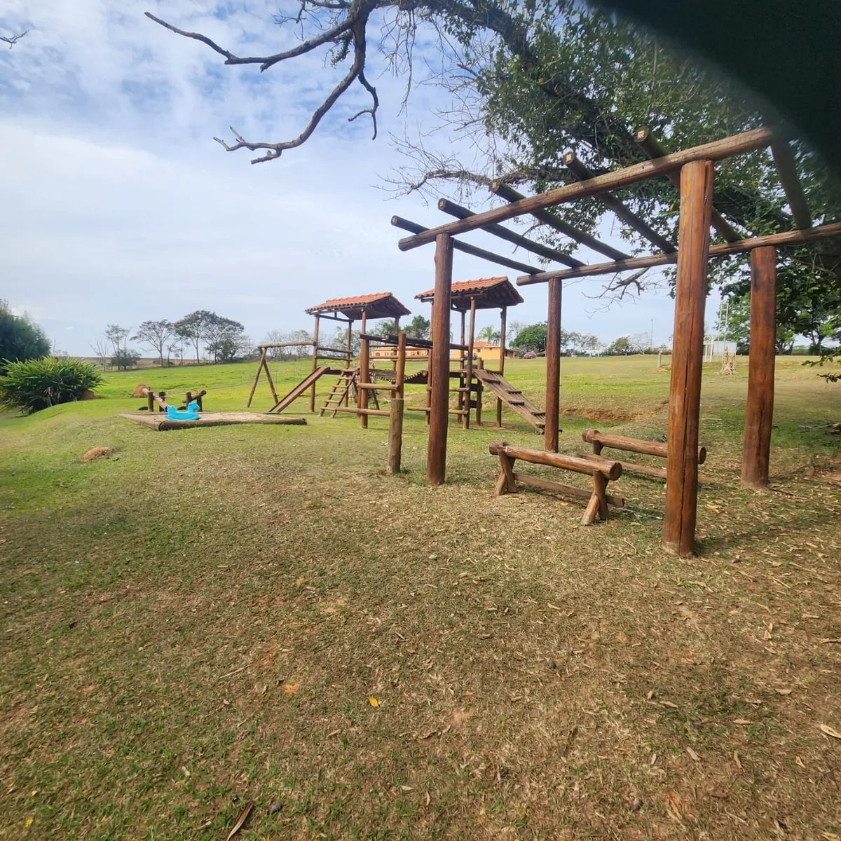 Playground infantil e área de lazer